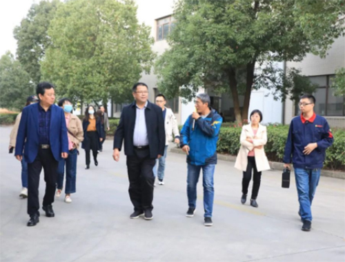 省发改委调研组莅临CQ9传奇电子工厂调研